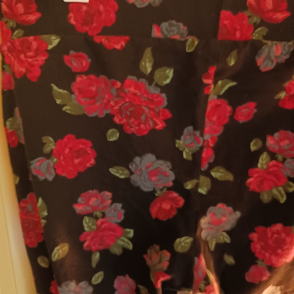 Torrid size 2 black red rose leggings - Picture 5 of 5